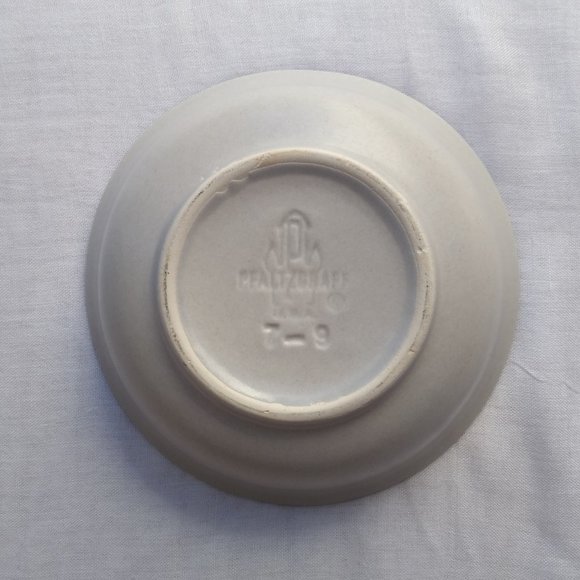 Vintage Pfaltzgraff Yorktowne Soup or Cereal Bowl - Picture 3 of 5